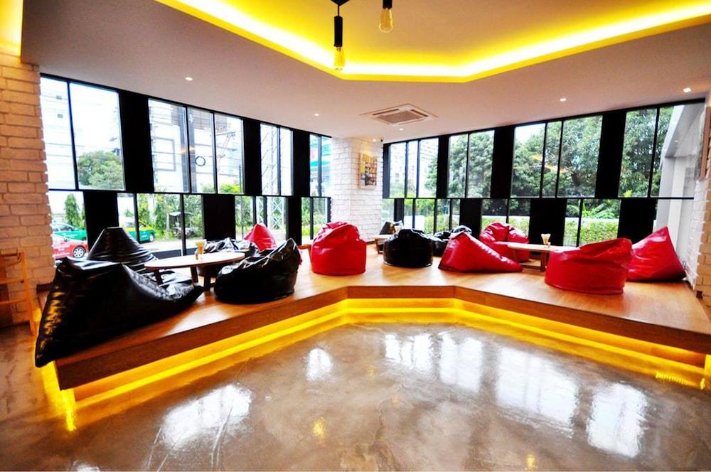 Parinda Hotel Bangkok Esterno foto